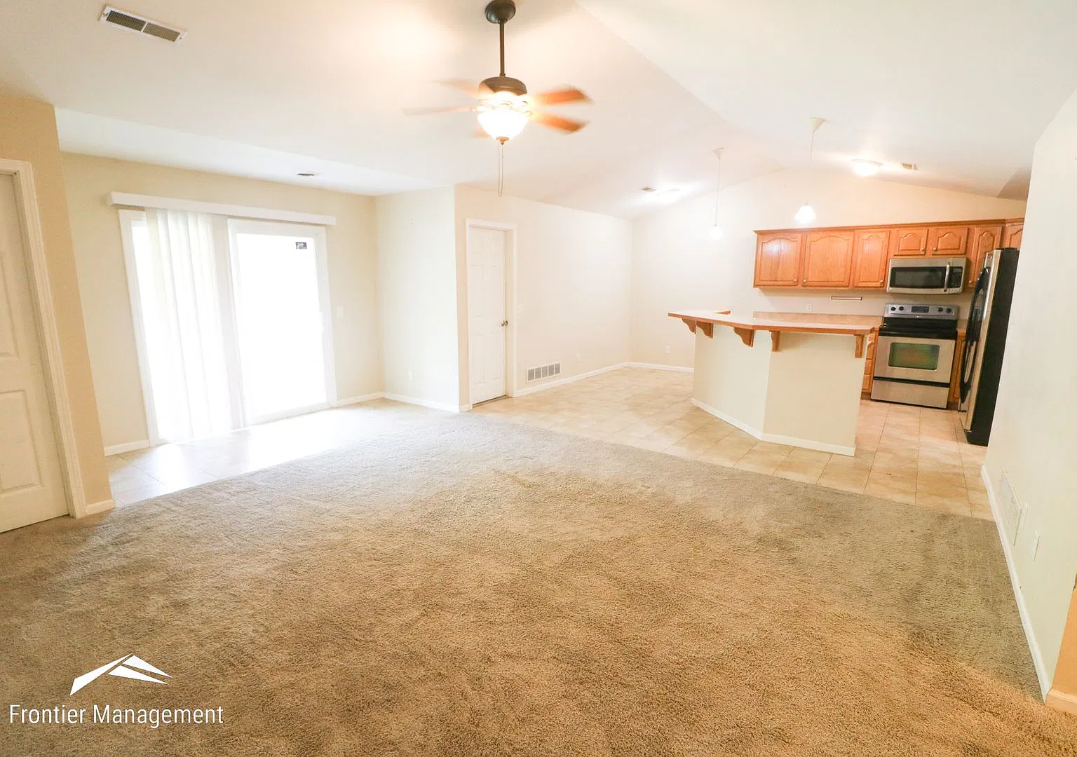 Amazing 4-bedroom duplex located in Northeast Manhattan! — Photo 2