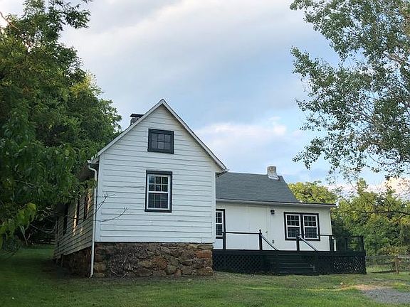 3rd image of 7433 Oakwood Dr