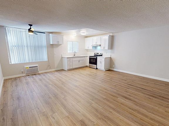 3rd image of 516 S Kenmore Ave APT 5