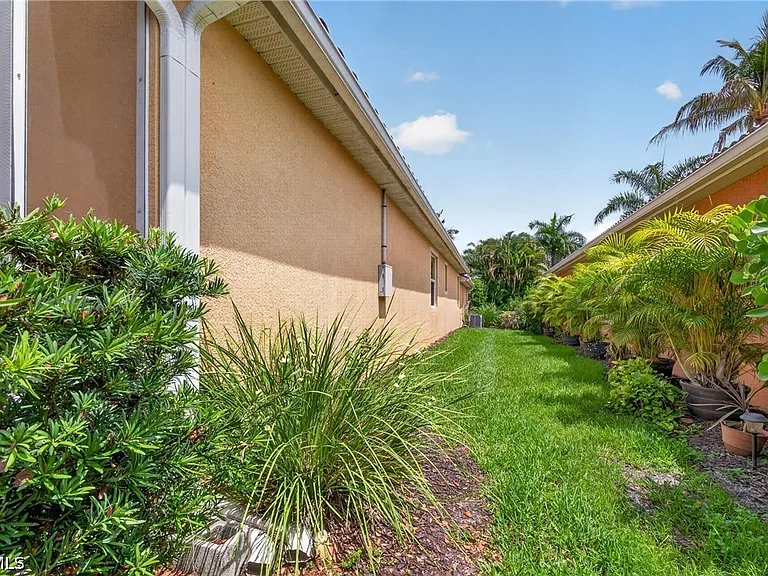14214 Manchester Dr — Photo 33