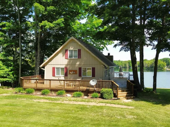 6996 W Smith Lake Dr, Manistique, MI 49854