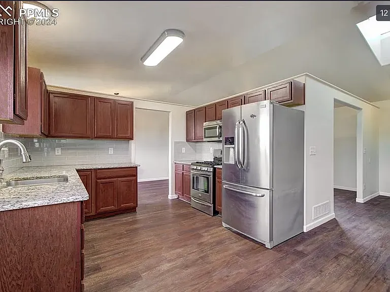810 Fleming St — Photo 2