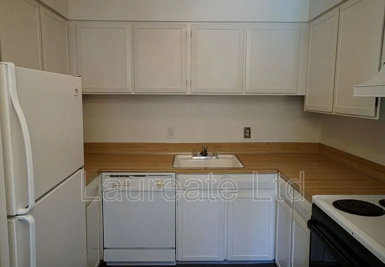 1260 York St #201 — Photo 5