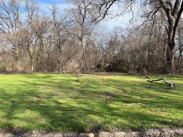 LOT 2 E Garrett St, Paris, TX 75460