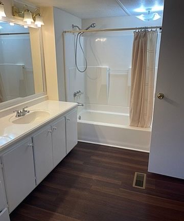 4th image of 420 Emerald Ln