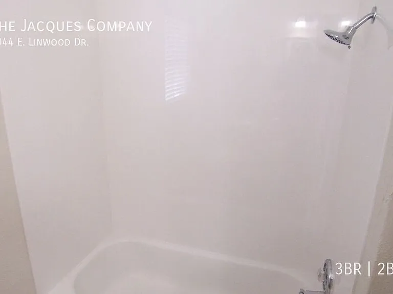 1044 E Linwood Dr — Photo 3