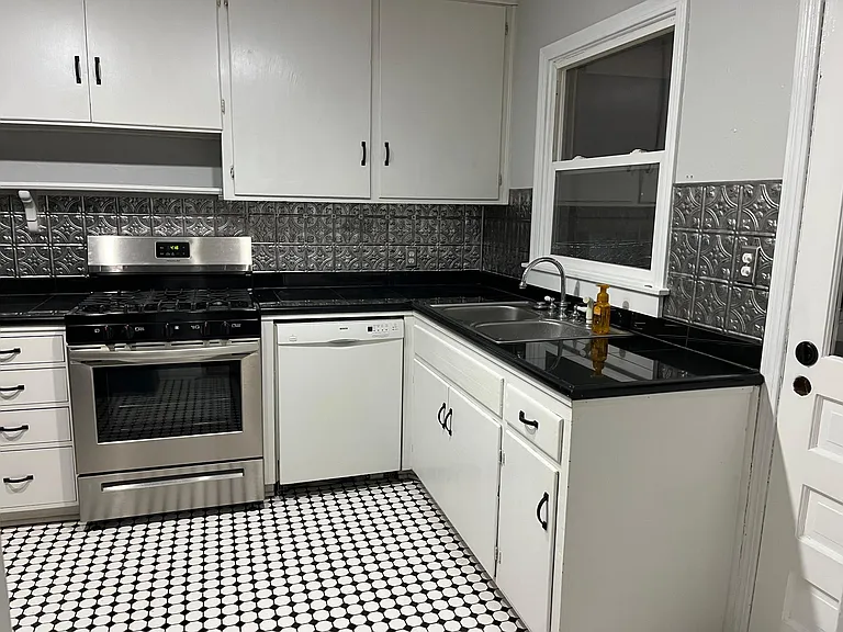 1308 S Littler Ave — Photo 7