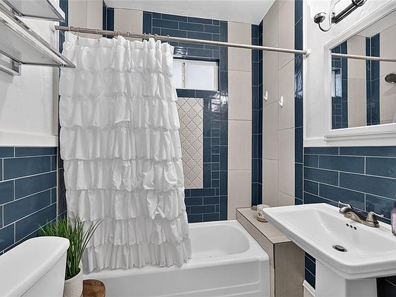 5th image of 1121 SE 29th St