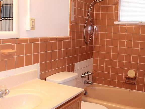 3rd image of 1316 Rowe St #1316B