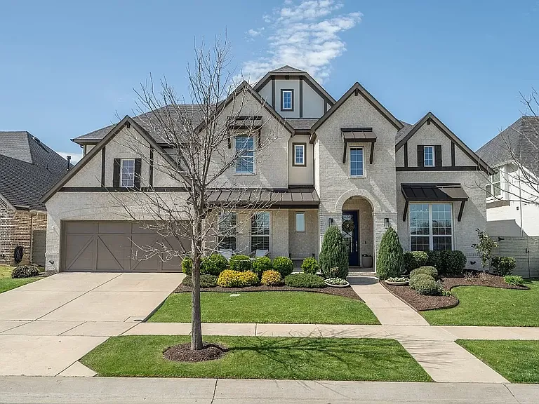 145 Waterside Dr — Photo 1