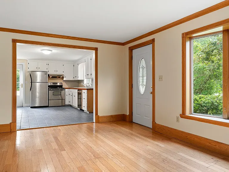 585 Walnut Hill Rd — Photo 17