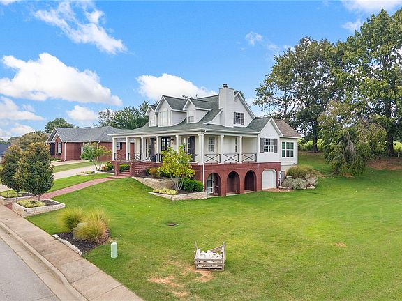 2nd image of 221 Hogan Dr