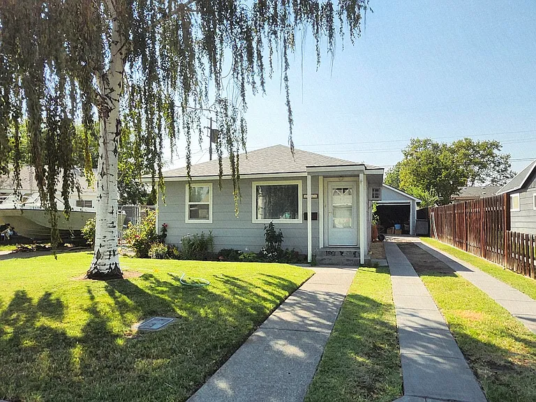 1115 Sanford Ave — Photo 2