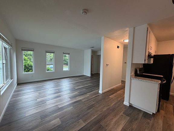 4th image of 1717 Mission Blvd