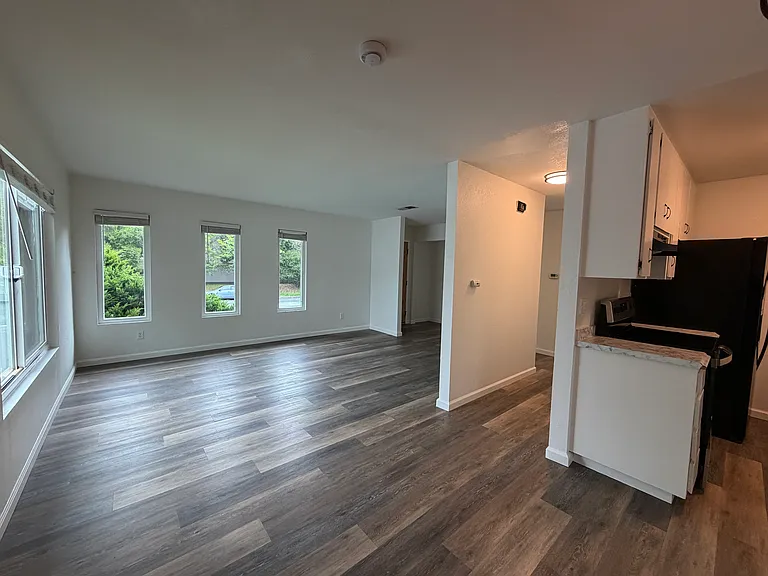 1717 Mission Blvd — Photo 4
