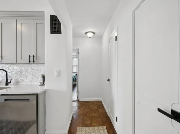 10 Huron Avenue image 19 of 37