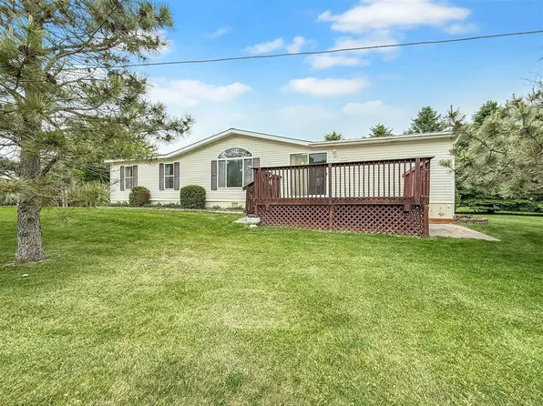 317 Granly St, Des Lacs, ND 58733