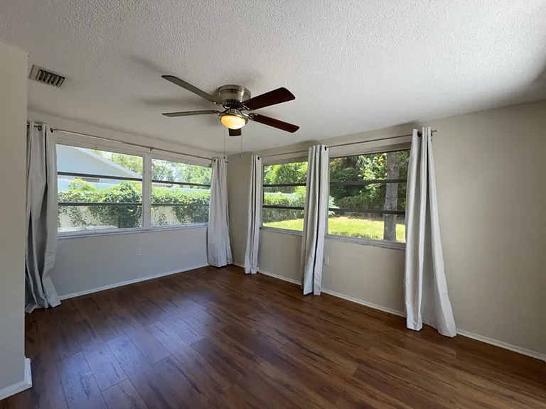 15839 Villa Dr — Photo 5
