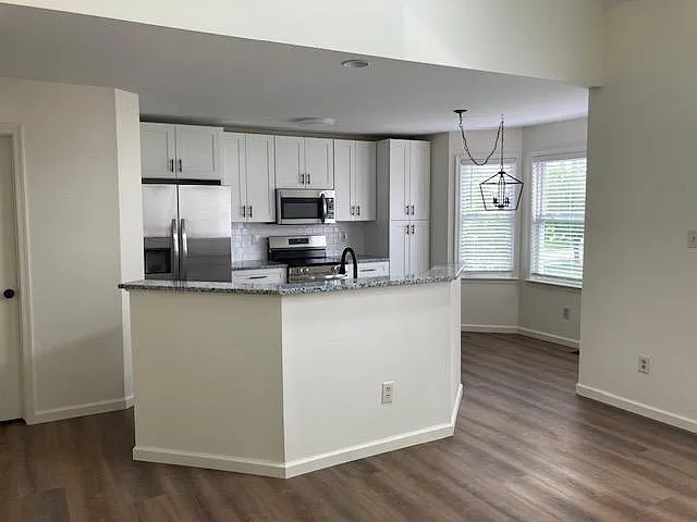 327 Oxford Pl — Photo 6