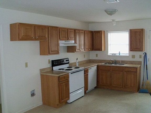 2nd image of 6753B Alma St