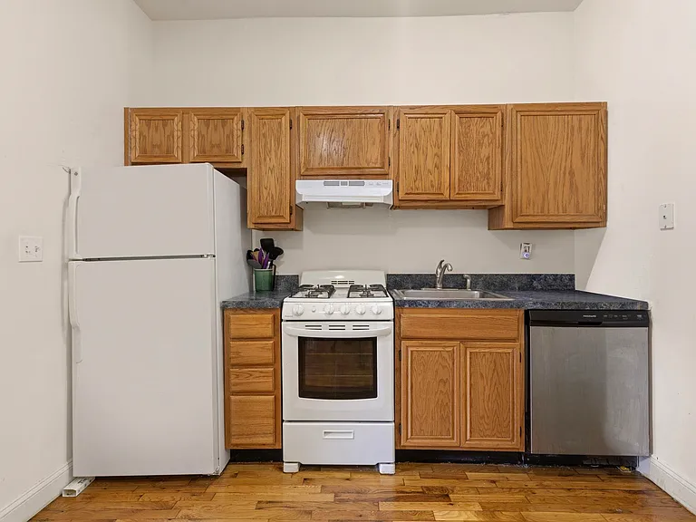 709 Willow Ave #1L — Photo 3