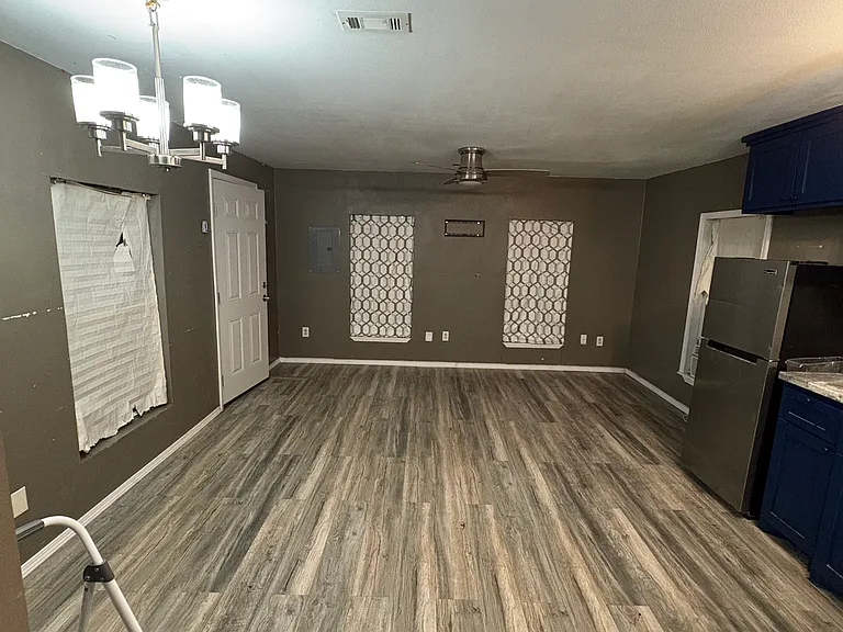 2912 Bonham St — Photo 13