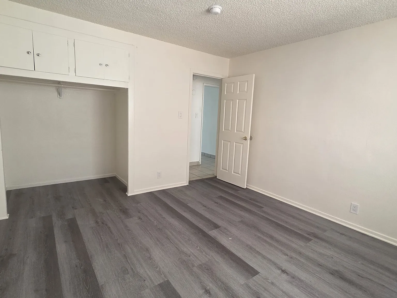 2 bed, 900 sqft, $2,000 — Photo 3