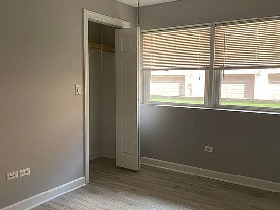 2nd image of 10425-37 S Longwood Ln #10425-13