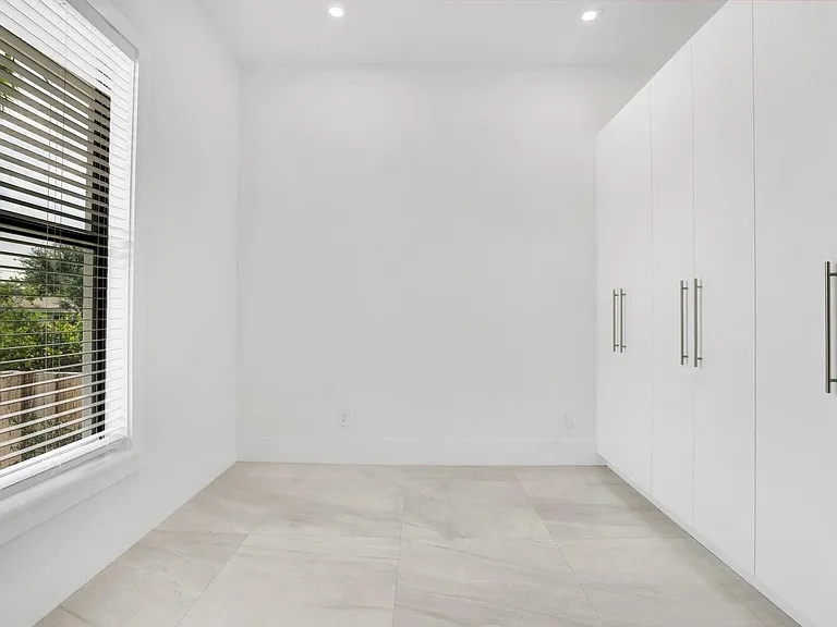 2517 Oceanview Ave E — Photo 15