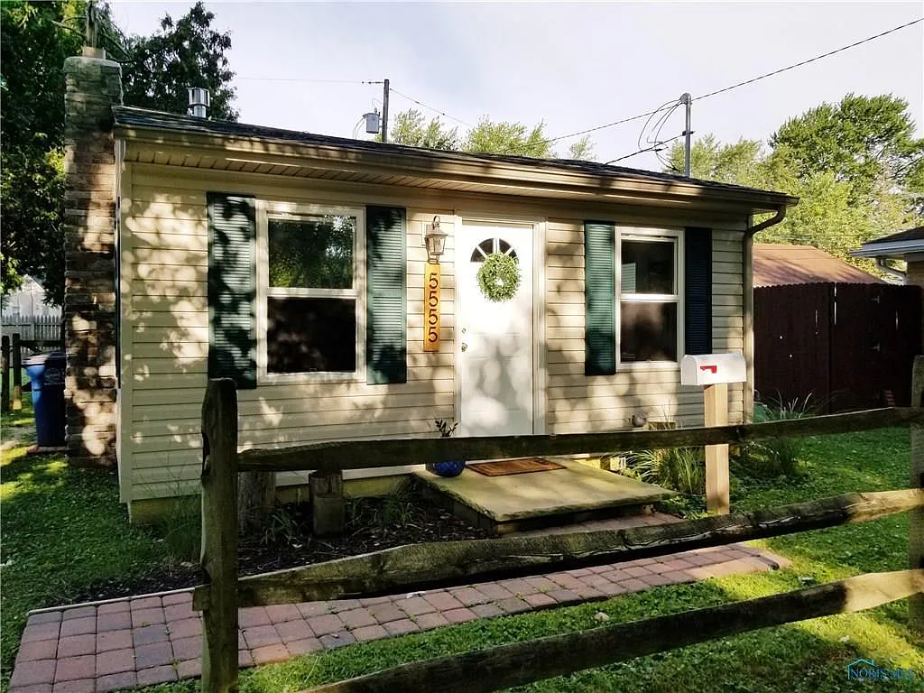 5555 Comet Ave photo 1