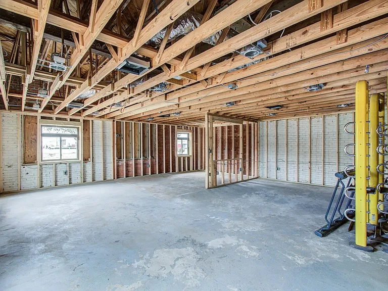 401 E Main St — Photo 12