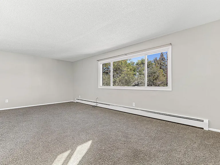 1089 York Ave #8 — Photo 7
