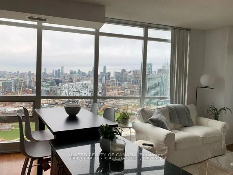 215 Fort York Blvd #3111