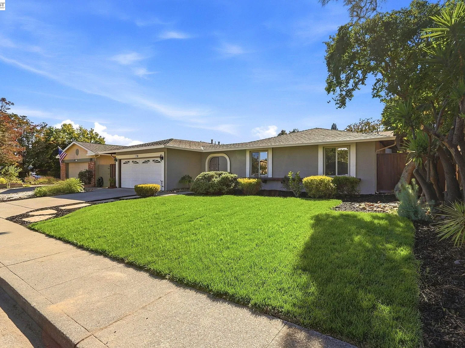 4 bed, 1979 sqft, $4,600 — Photo 4