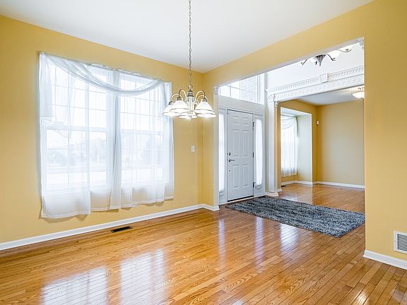 3rd image of 3008 Sunbury Ln