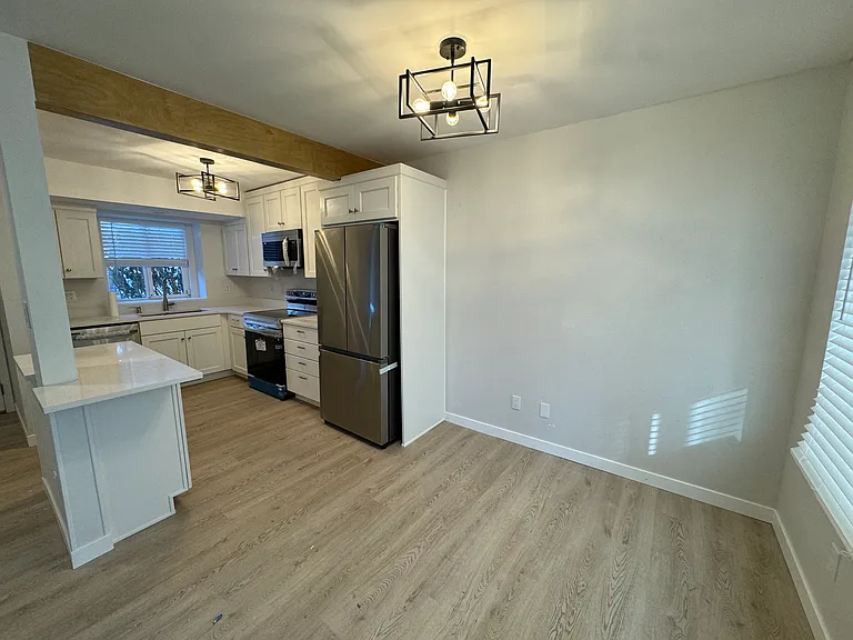 174 Creekside Ln — Photo 3