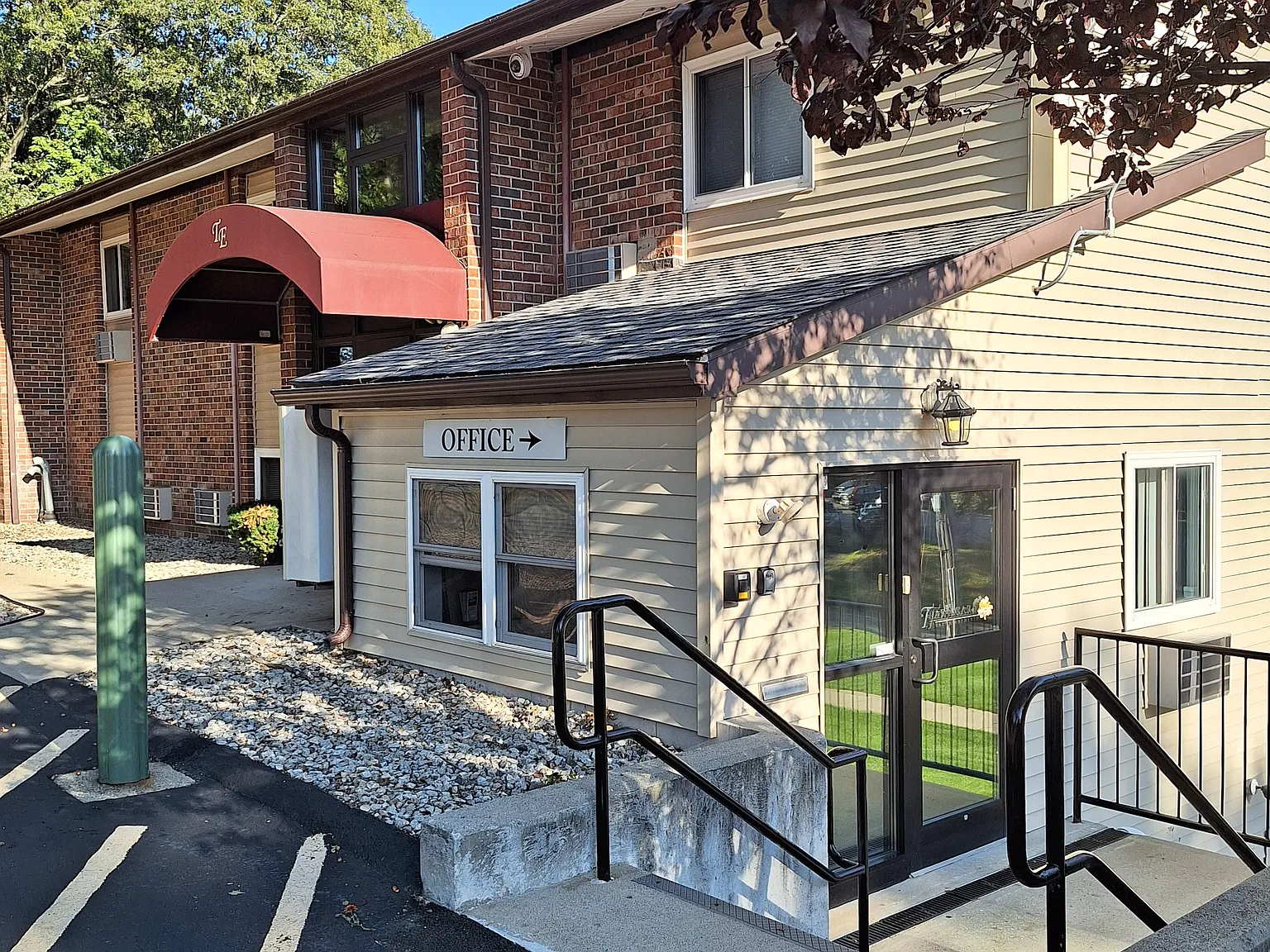 Trafalgar East Apartments — Photo 3