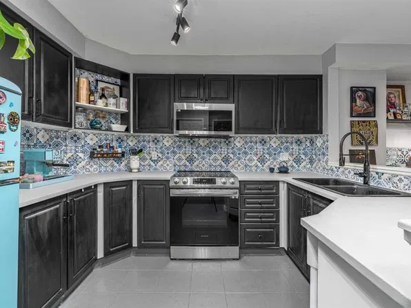 1121 N 6th Ave SW #1004, Calgary, AB T2P 5J4