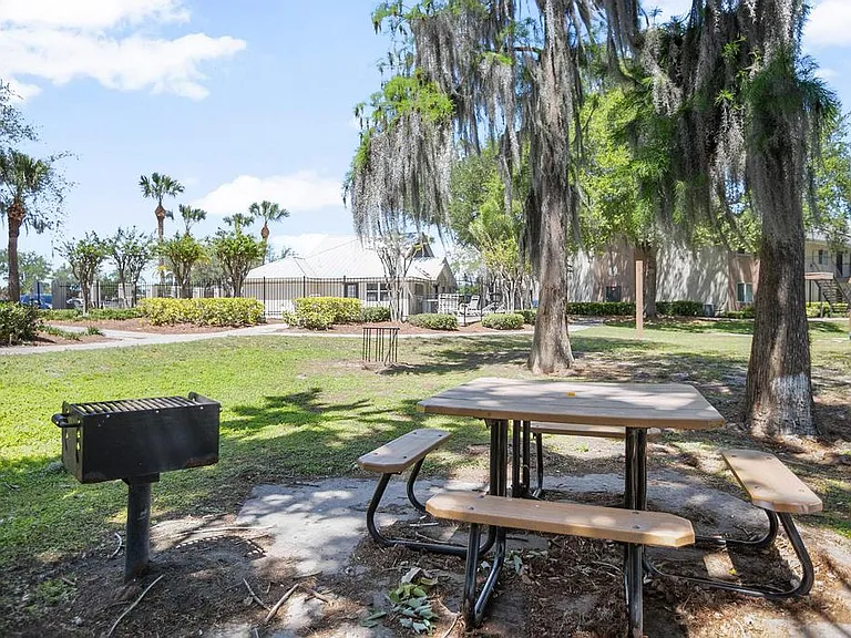 Bella Lago Apartments — Photo 6