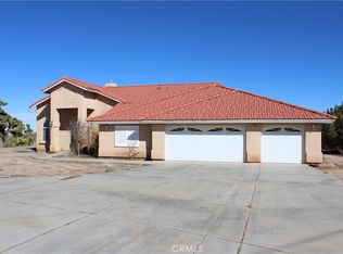 7328 Yucca Terrace Dr, Phelan, CA 92371