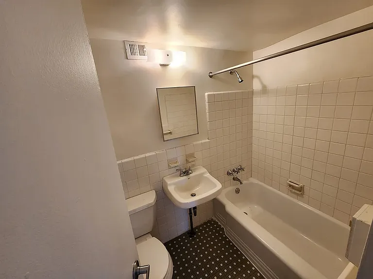 1222 N Broad St #11 — Photo 8