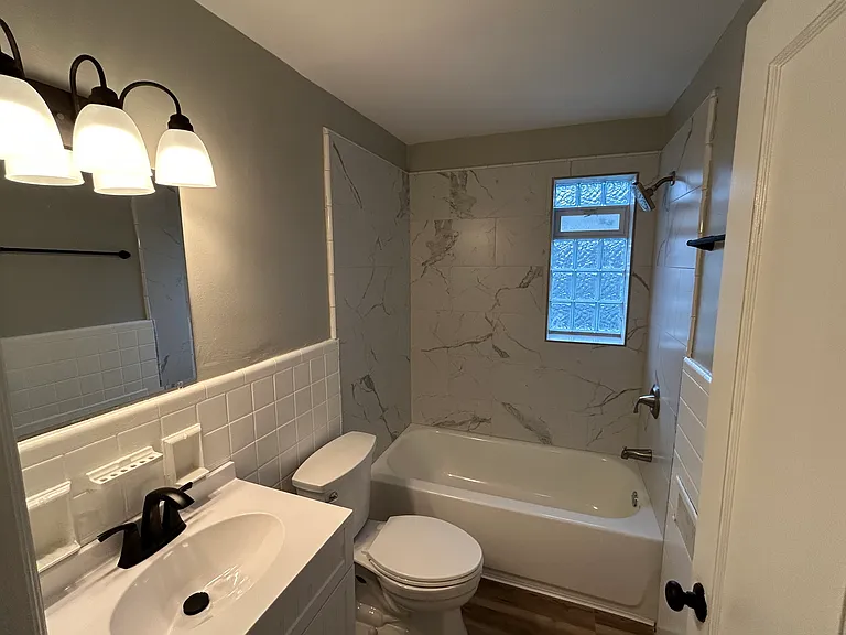 1219 Franklin Ave #1 — Photo 6