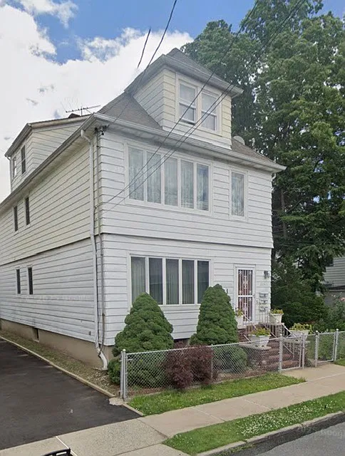 223 Hayward Pl