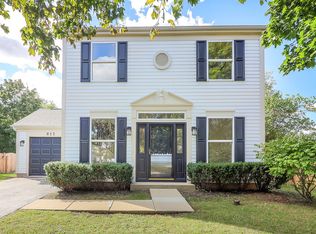 827 Easton Ct, Grayslake, IL 60030