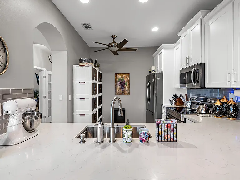 6407 Bella Cir #403 — Photo 5