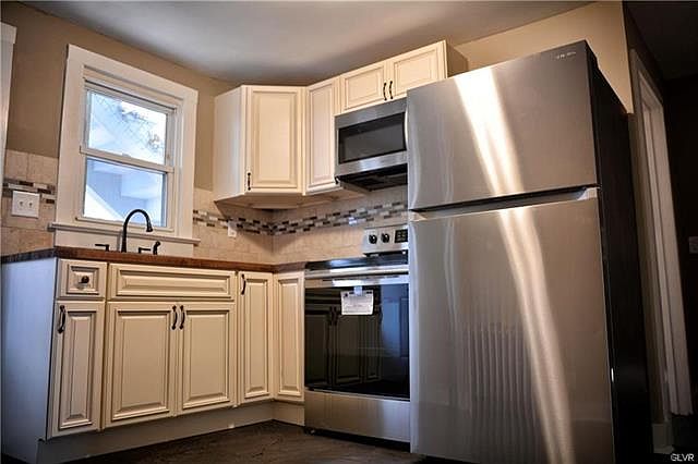 2nd image of 219 E Main St Unit 1
