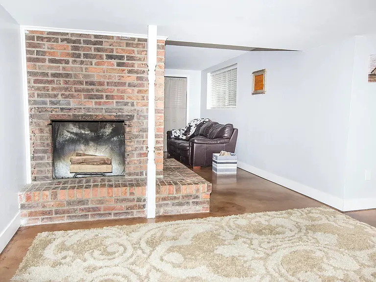 2512 W 200 S — Photo 2