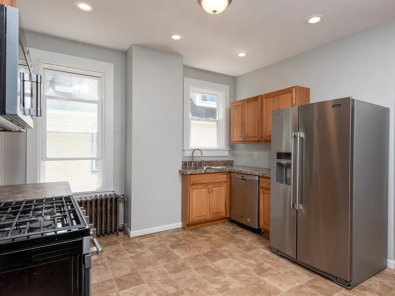 716 State St — Photo 10