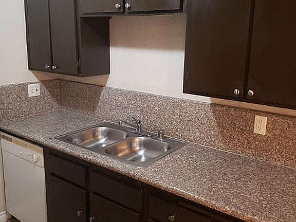 5th image of 11722 Saticoy St APT 8
