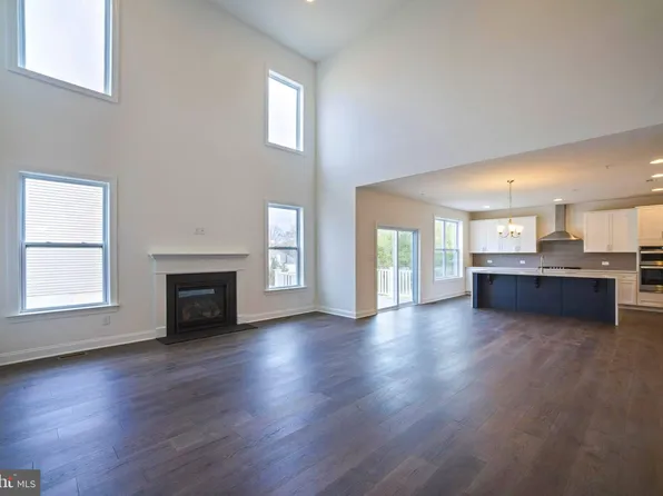 240 Grove Valley Ct, Chalfont, PA 18914